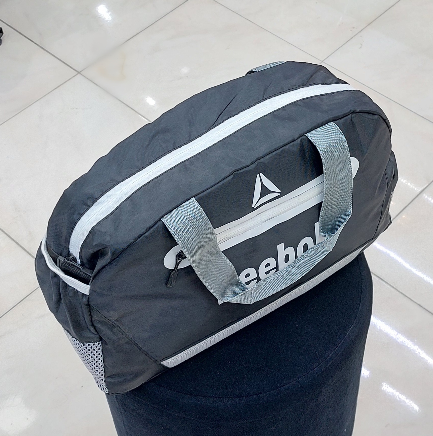 ساک باشگاهی ورزشی استخری زیپ جلو افقی طرح Reebok - Image 2