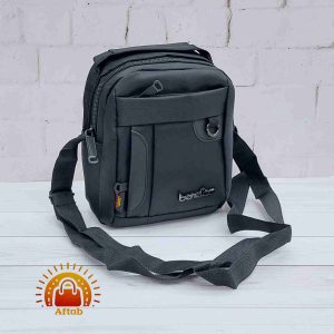 کیف دوشی برزنتی مردانه اسپورت حلقه جلو طرح Benelton سایز کوچک